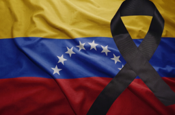 Bandera de Venezuela con lazo de luto